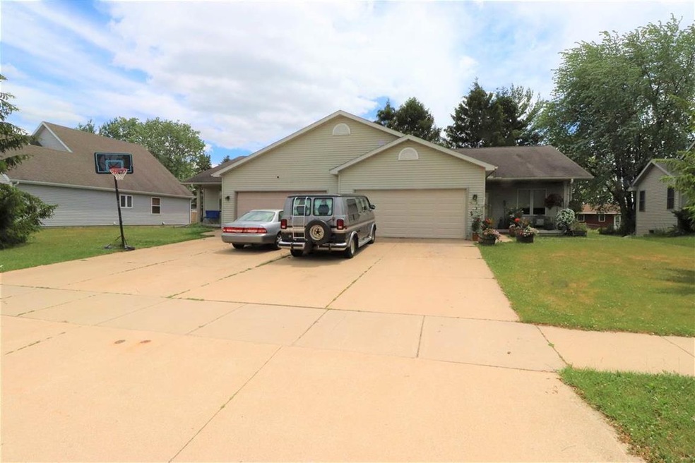 223 Division St unit 225, Brooklyn, WI 53521 - photo 1