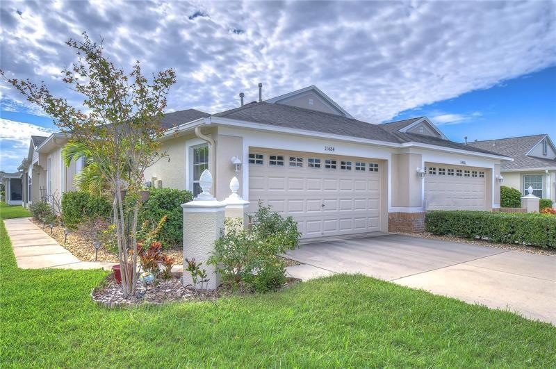 Welcome to this perfect, like-new villa!