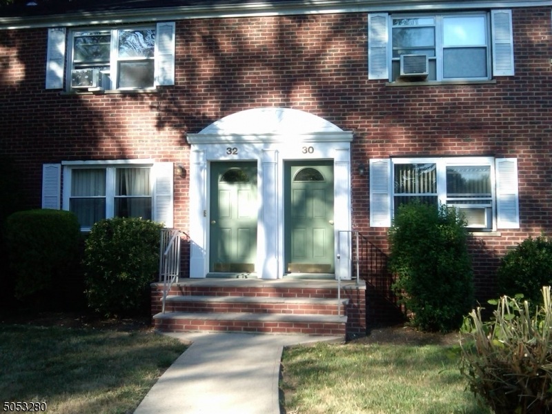 32 Carolyn Terrace, Roselle, NJ 07203 - photo 1