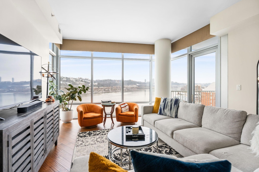 SouthShore unit 705, Newport, KY 41071 - photo 1