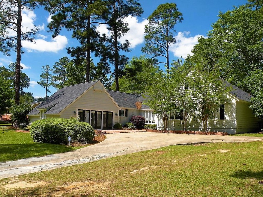 613 Forest Cir, Douglas, GA 31533 - photo 1