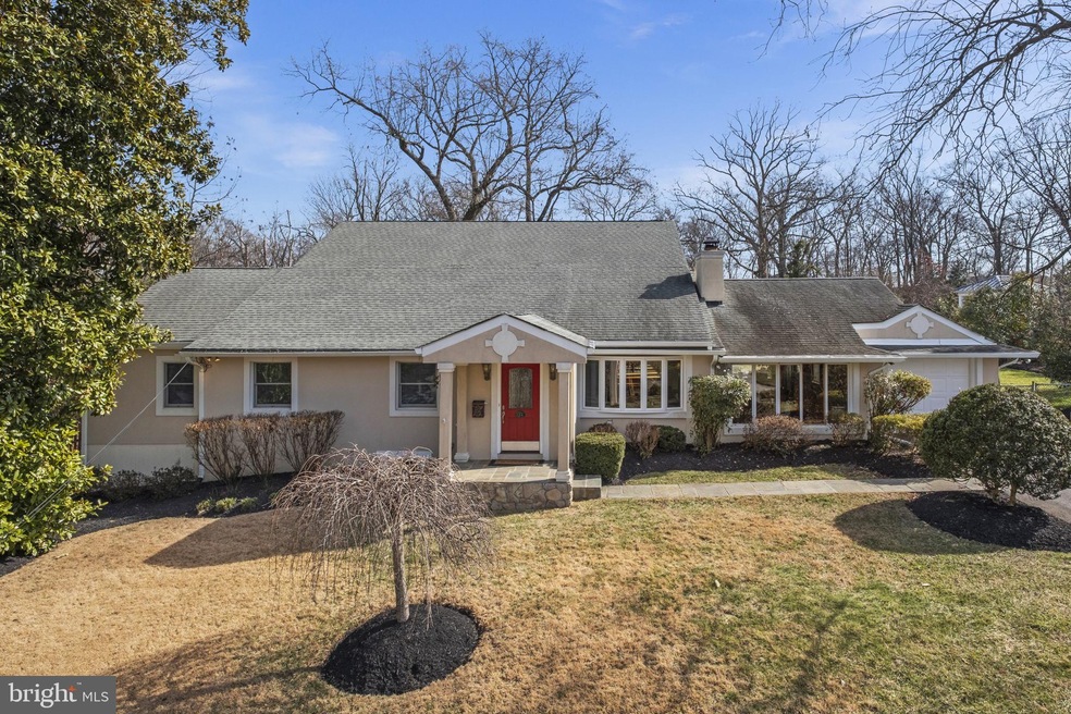 7611 Woodridge Cir, Alexandria, VA 22308 - photo 1