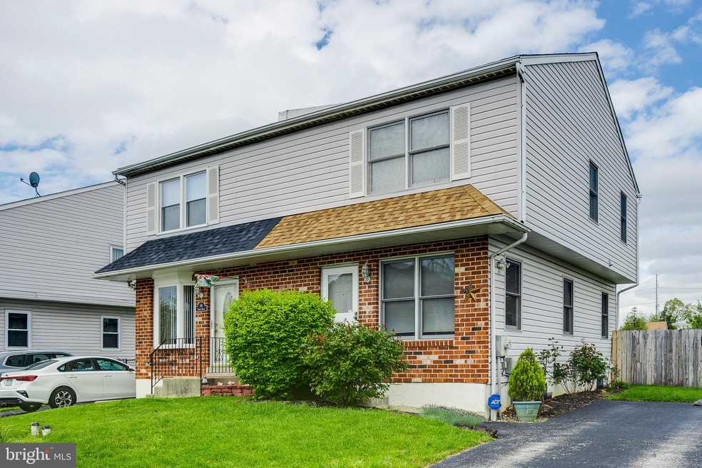 17 Sparks Cir, Glenolden, PA 19036 - photo 1