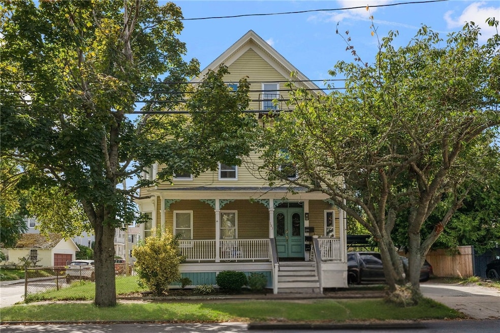 183 Wood St unit 3, Bristol, RI 02809 - photo 1