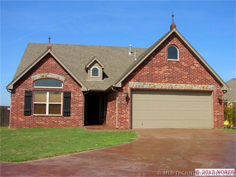 Beautiful Stately Home in cul-de-sac