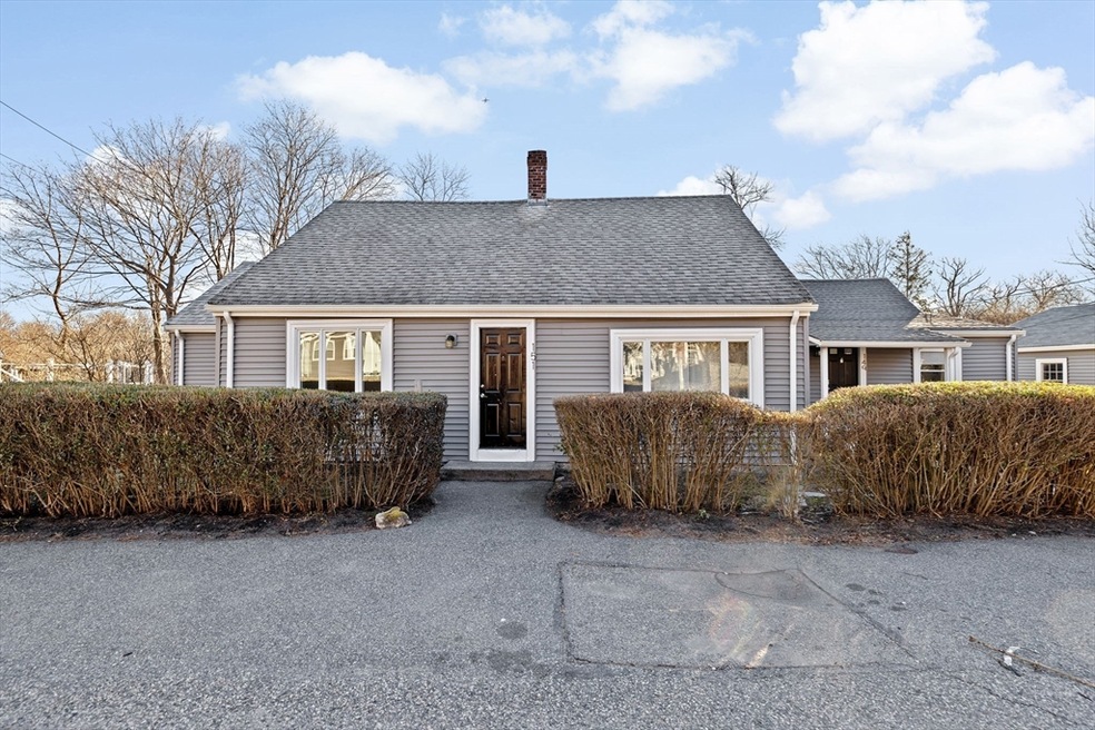 151 Hull St unit 151, Hingham, MA 02043 - photo 1