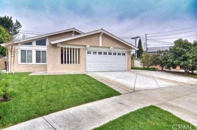 Lot of Parking in Driveway