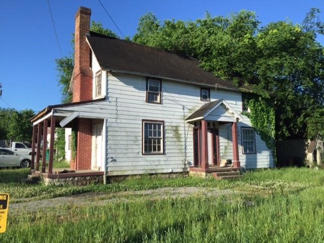 703 W Commerce St. Large home with lots of possibilities. 