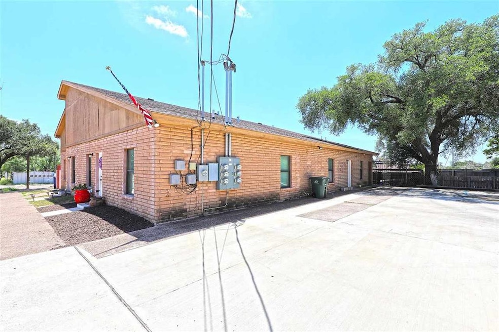 820 Laredo St, Laredo, TX 78040 - photo 1