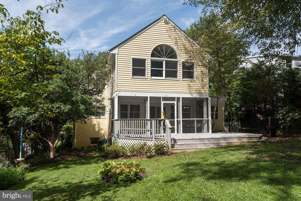 8807 Walnut Hill Rd, Chevy Chase, MD 20815 - photo 1