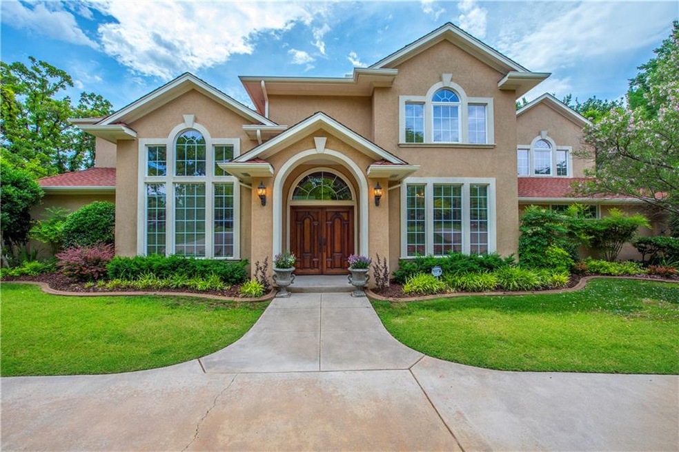 Welcome Home! Extended Circle drive provided ample