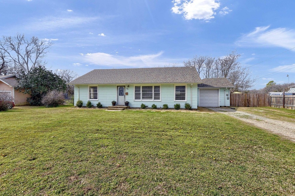 111 Line Dr, Gainesville, TX 76240 - photo 1