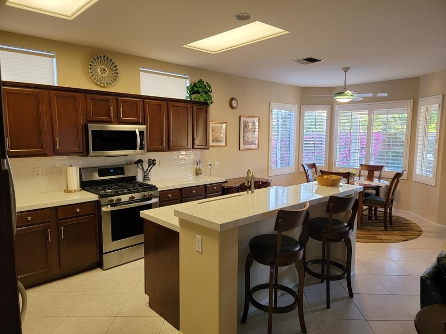Kitchen and Breakfast Bar