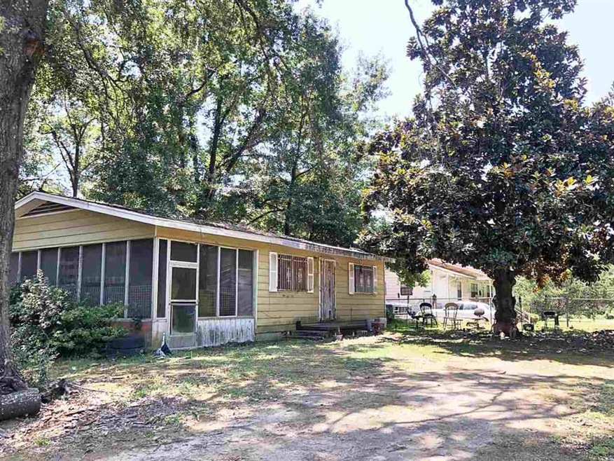 1601 Phenie St, Texarkana, TX 75501 - photo 1