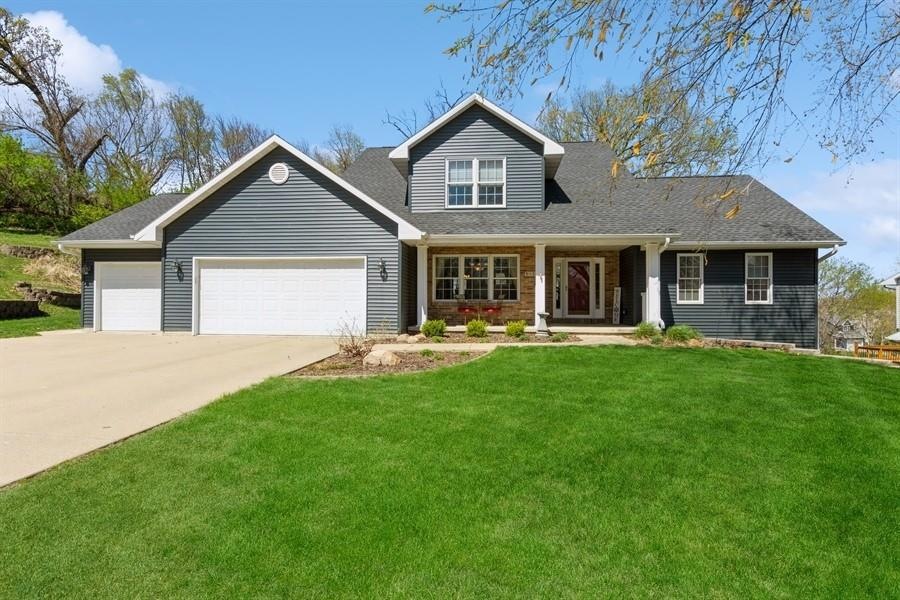 3915 Forest View Ct NE, Cedar Rapids, IA 52411 - photo 1