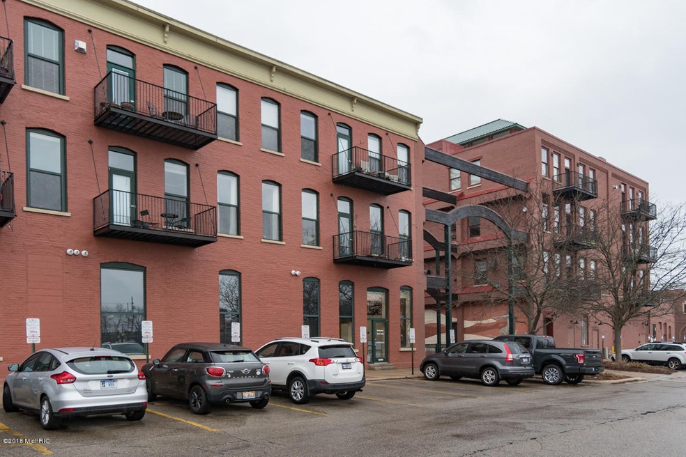 222 N Kalamazoo 270-17