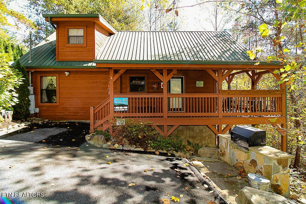 2015 Bird Ridge Rd, Sevierville, TN 37876 - photo 1