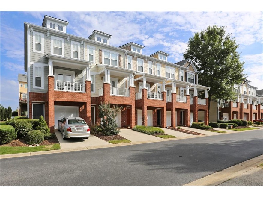 3322 Seaward View is a beautiful townhome in popul