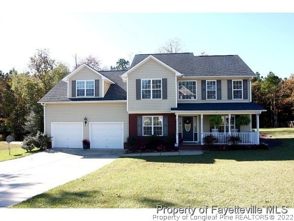 Beautiful curb appeal!!