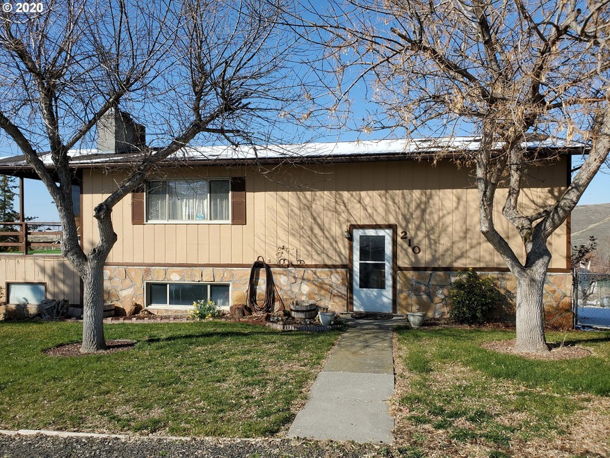 210 Summit Dr, Heppner, OR 97836 - photo 1