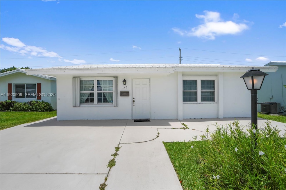 142 NW 10th Ct, Boynton Beach, FL 33426 - photo 1