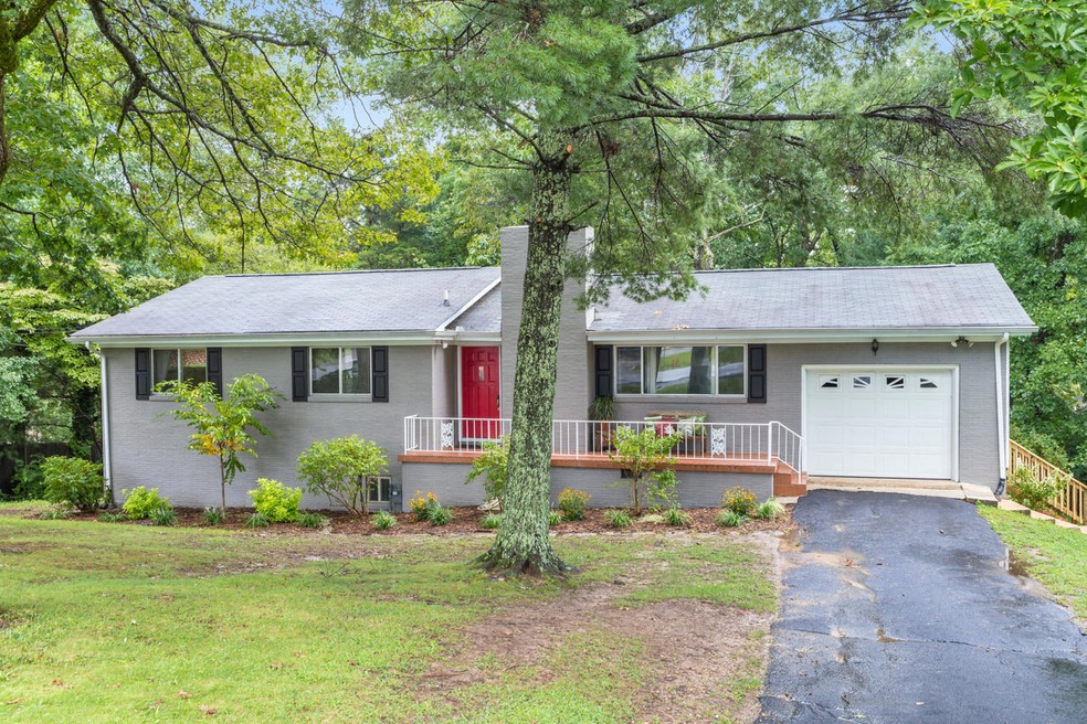 1302 James Blvd Signal Mountain, TN - 01