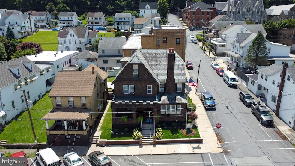 200 E Bertsch St, Lansford, PA 18232 - photo 1