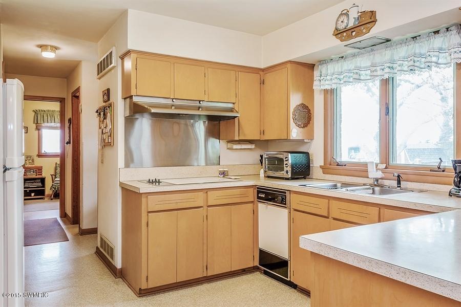 218 Locust St W, Three Oaks, MI 49128 - photo 1