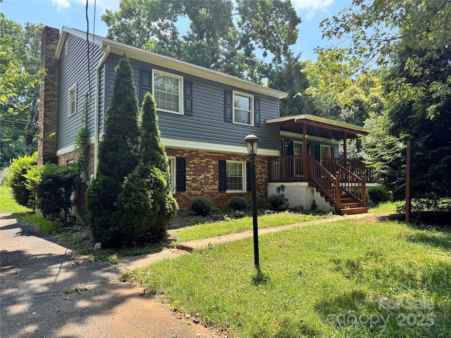 Under Contract $275,000 • Co-Listing Agent