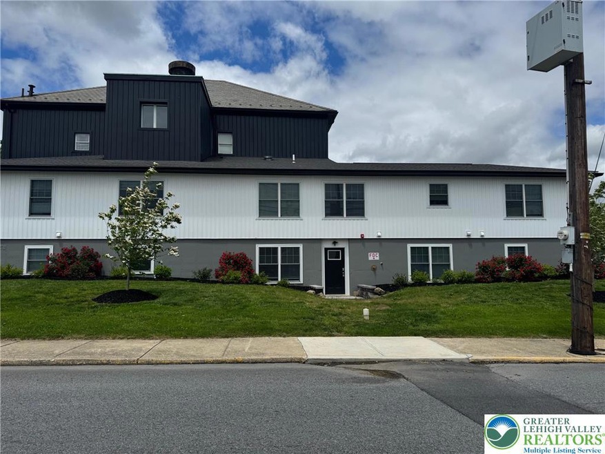 202 Center St unit 5, Stockertown, PA 18083 - photo 1