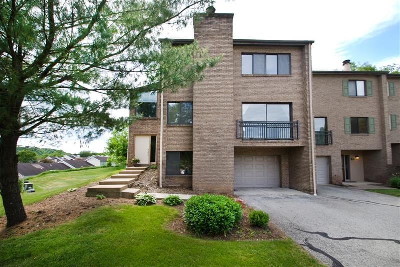 301 Williamsburg Ln unit 301, Export, PA 15632 - photo 1