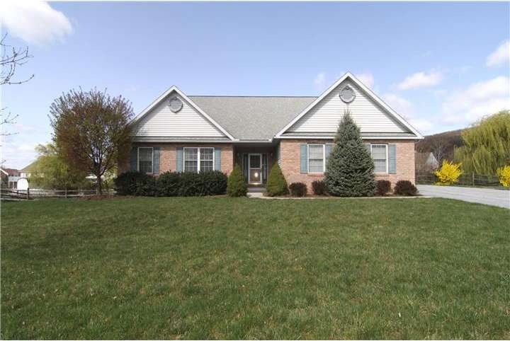 107 Martin Ln, Douglassville, PA 19518 - photo 1