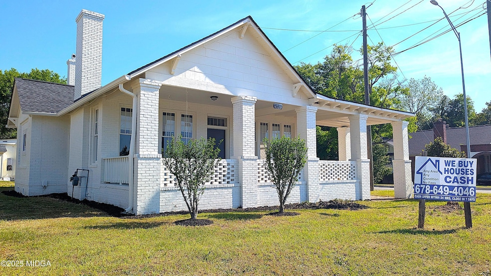 1842 Jeffersonville Front10