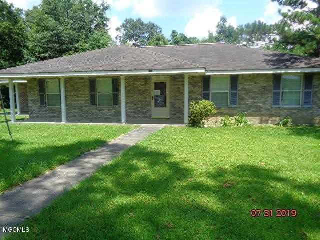 109 N Lewis Cir, Picayune, MS 39466 - photo 1