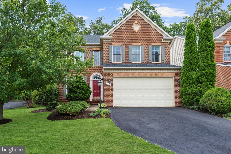 8622 James Creek Dr, Springfield, VA 22152 - photo 1