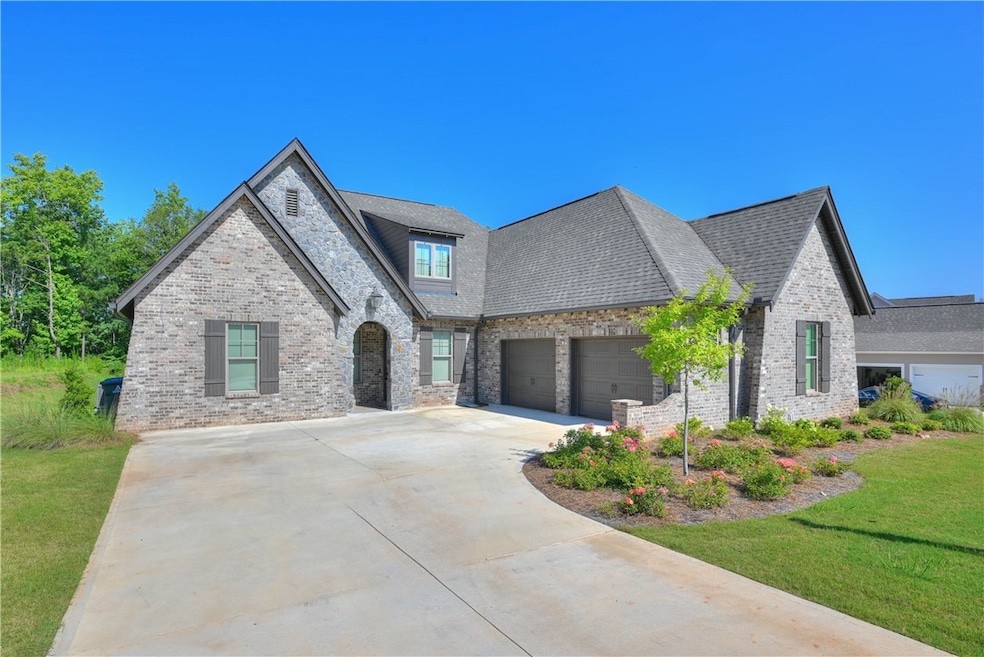 1637 James Burt Pkwy, Auburn, AL 36830 - photo 1