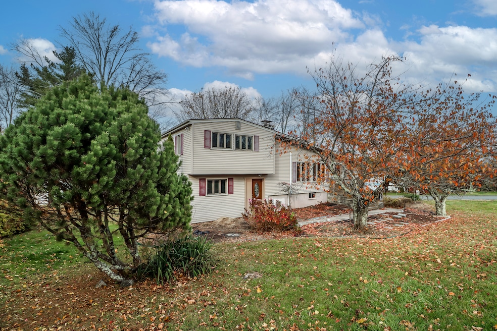 70 Possum Dr, New Fairfield, CT 06812 - photo 1