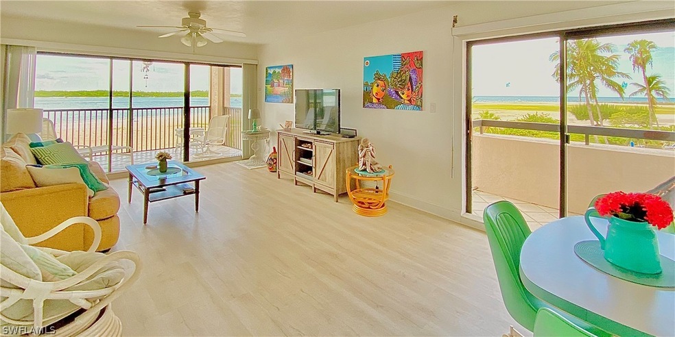 END UNIT!! LIGHT & BRIGHT - AWESOME VIEWS - NEW FL