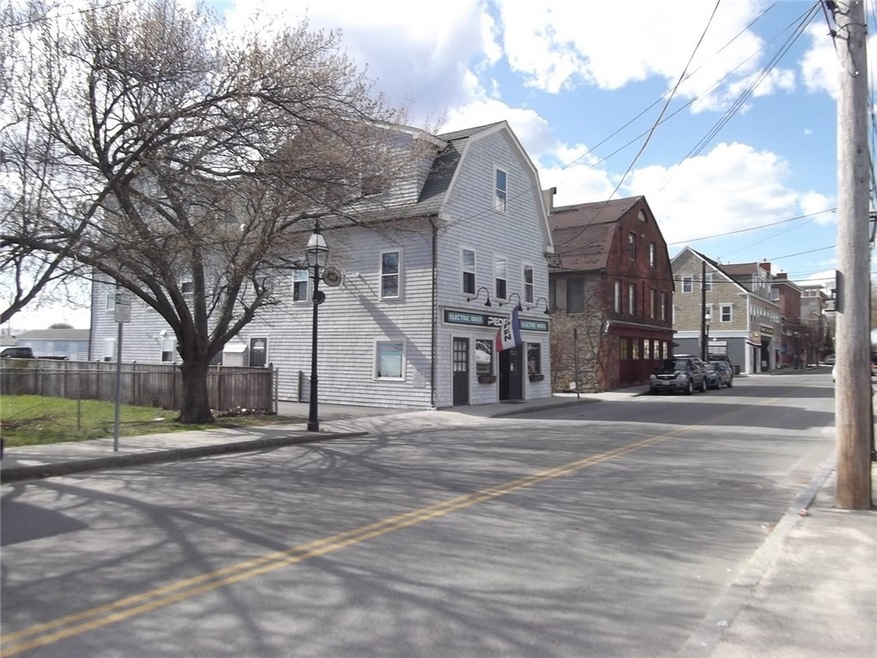 227 Thames St unit 3,7, Bristol, RI 02809 - photo 1