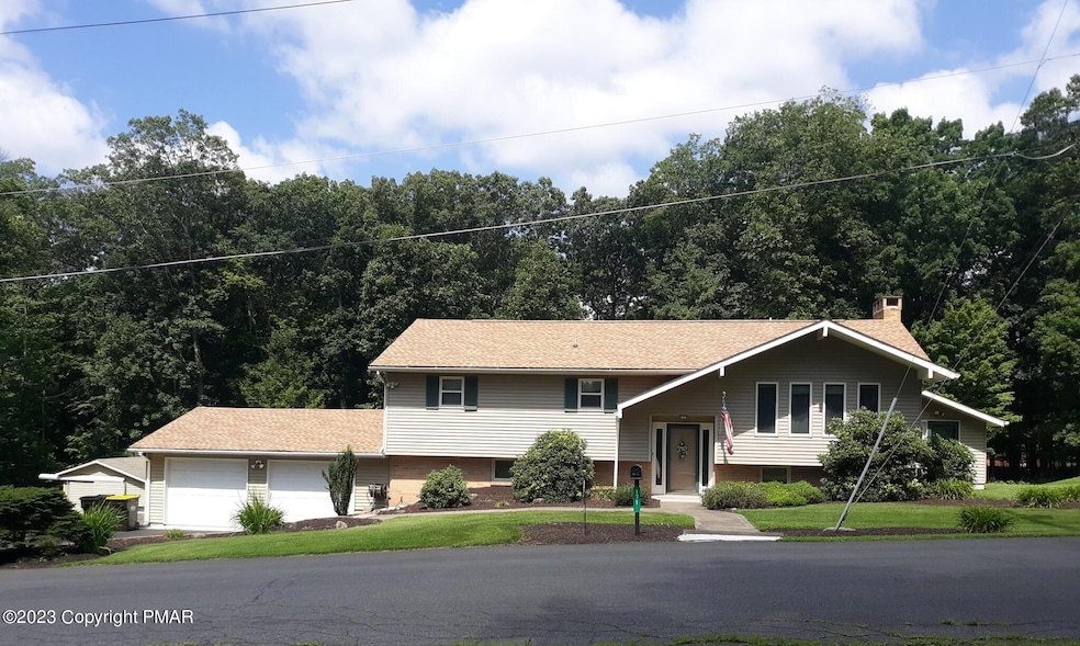 171 Mountain View Dr, Stroudsburg, PA 18360 - photo 1