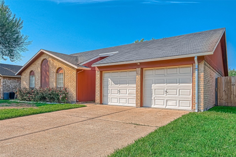 10711 Mackenzie Dr, Houston, TX 77086 - photo 1