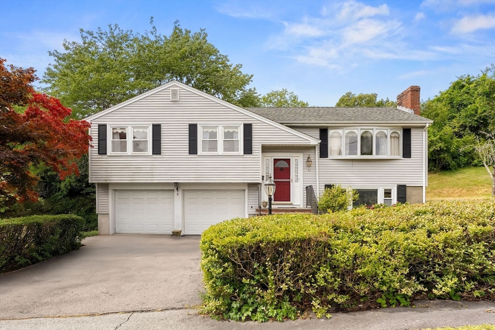 11 Rogers Cir, Braintree, MA 02184 - photo 1
