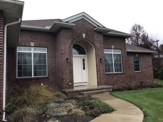 Spacious 3 Bedroom - 2.5 Baths with full Basement