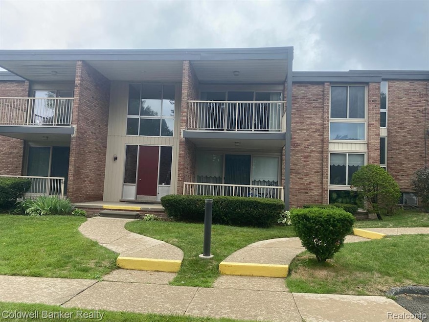 4045 W Maple Rd, Bloomfield Hills, MI 48301 - photo 1