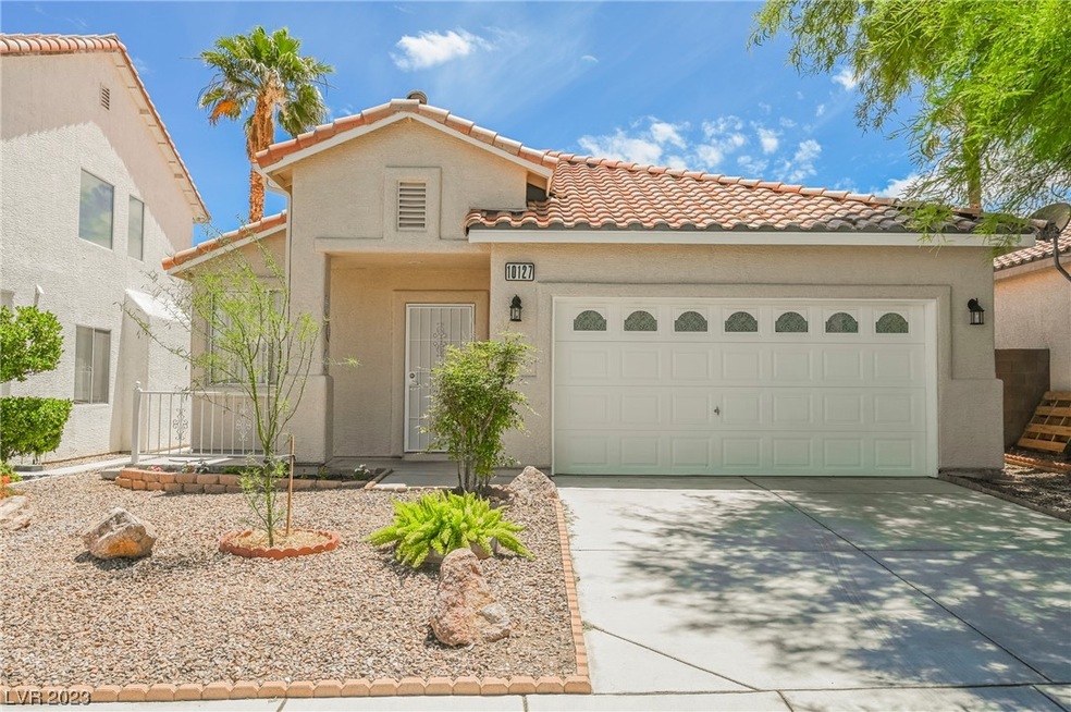 Move in ready 3 bed, 2 bath, oversized 2 car garar