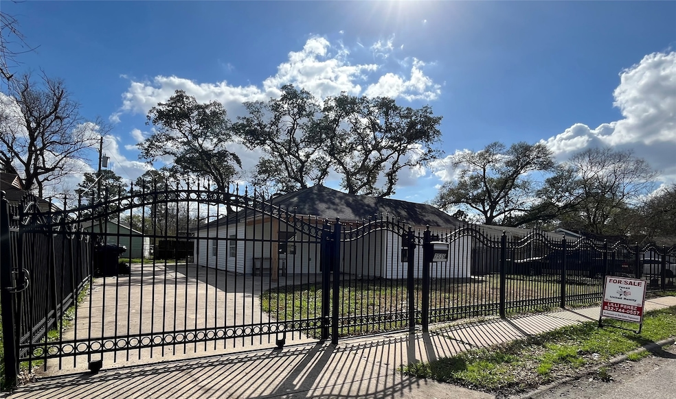 7536 Mchenry St, Houston, TX 77087 - photo 1
