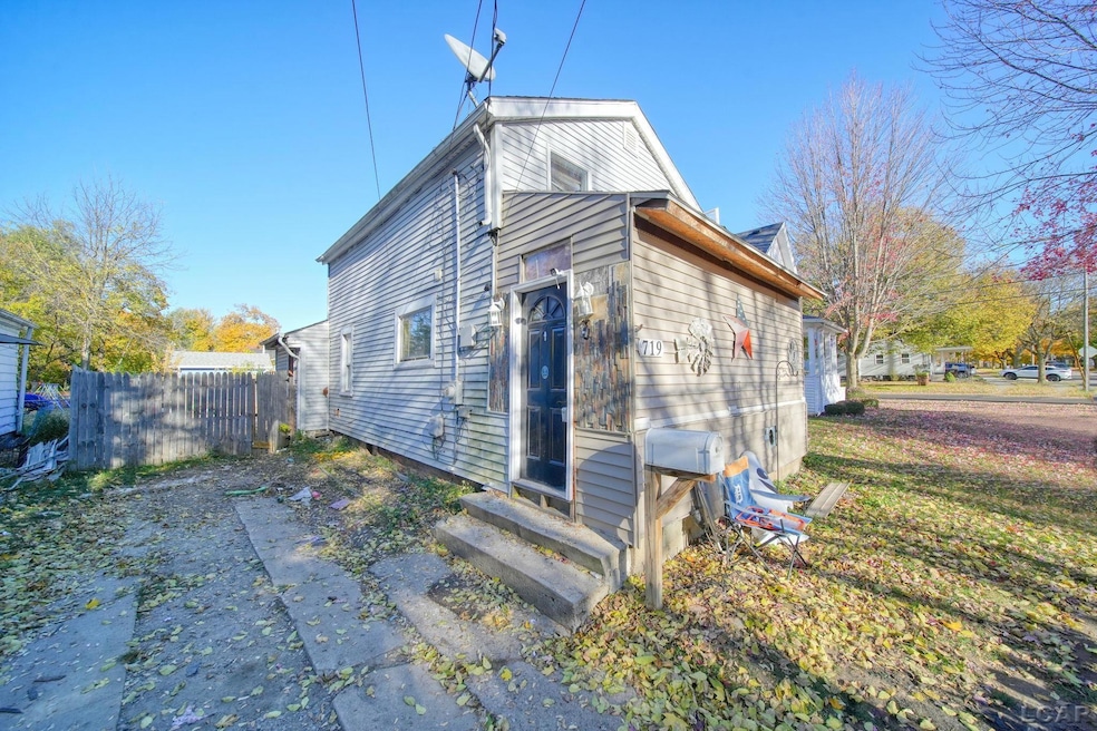 719 E Butler St, Adrian, MI 49221 - photo 1