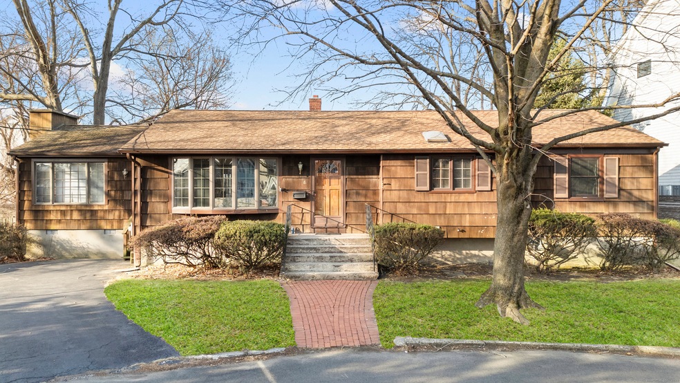 8 Millard St, Fairfield, CT 06824 - photo 1