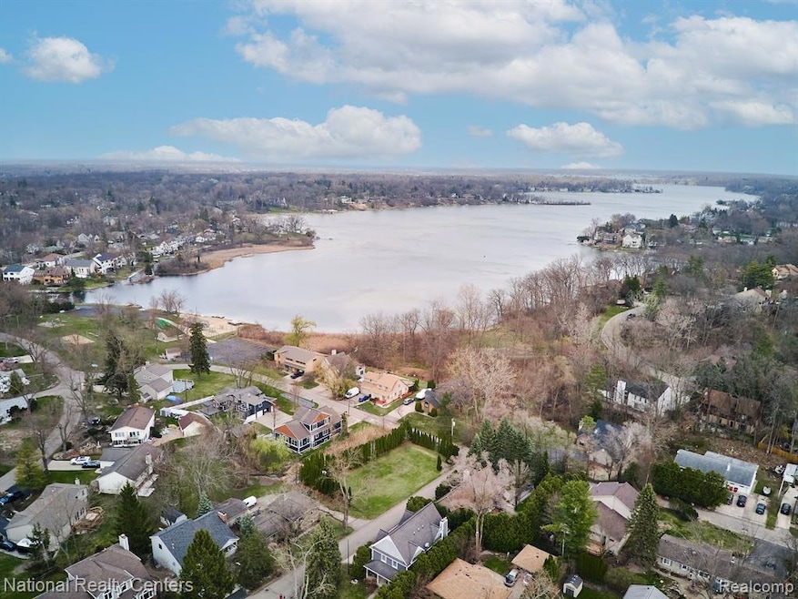 4442 Borland St, West Bloomfield, MI 48323 - photo 1