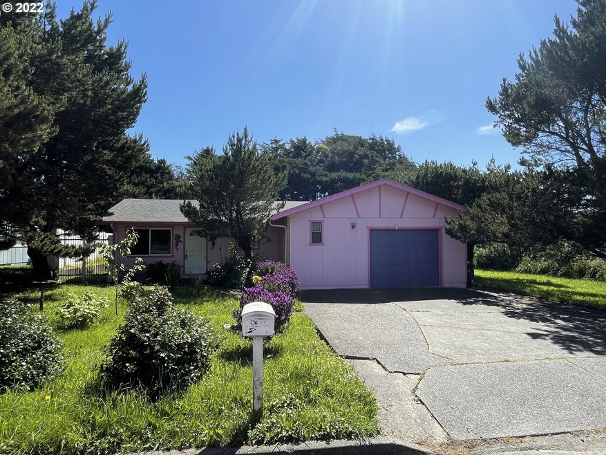 94006 Azalea Ln, Gold Beach, OR 97444 - photo 1